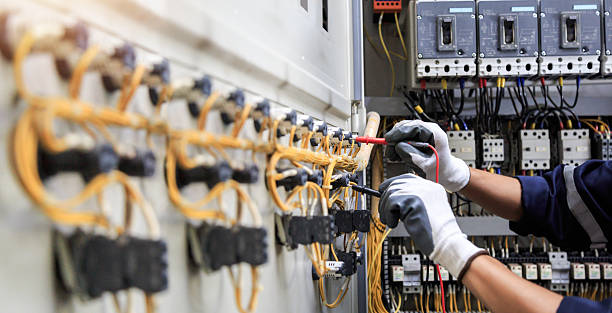 Professional Electrician technician working in East Dubuque, IL